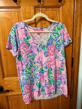 Lilly Pulitzer X Disney Pink Floral V-Neck Short Sleeve Tee Size Large